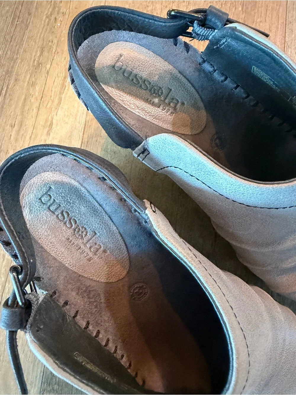 Bussola Leather Wedges